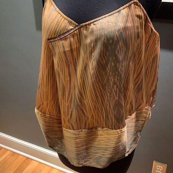 Derek Lam for Design Nation wood grain silky blouson hem tank, new, size medium - Picture 4 of 7